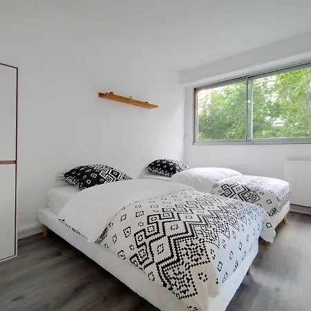 Chic And Comfortable Apart Near Paris Apartamento